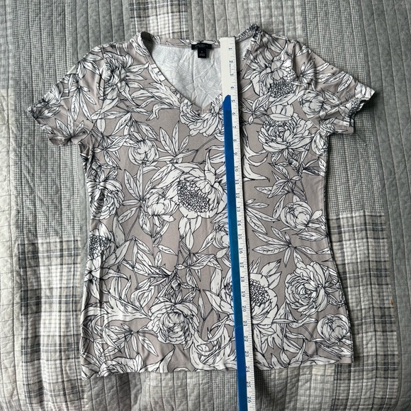 Ann Taylor Factory White and Gray Fitted Short Sleeve Tee - Picture 6 of 7